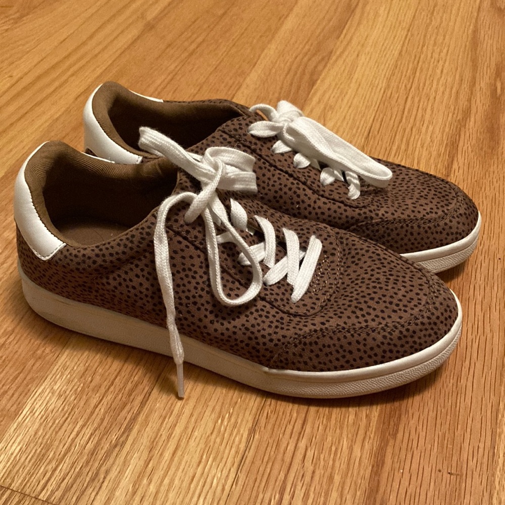 Tan and black dotted women’s sneakers